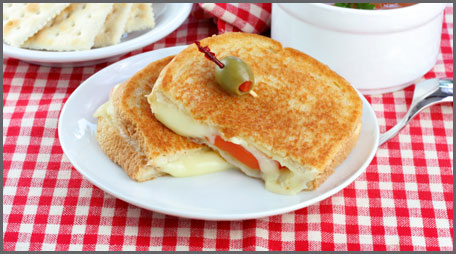 grilled cheese tomato sandwich