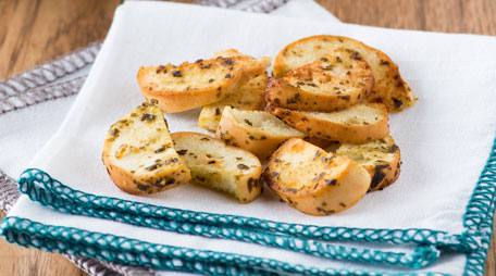 pesto bagel chips